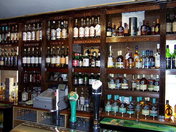 WHISKYBAR 1.jpg